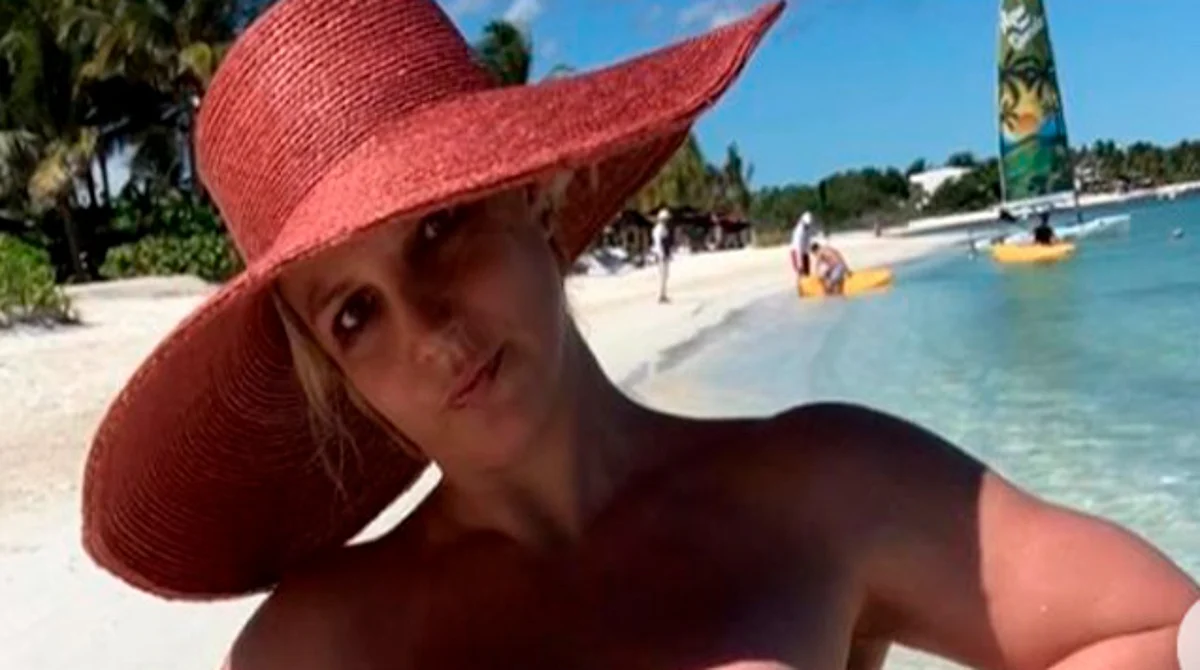 Celebra Britney Spears en México su libertad con provocativas fotos