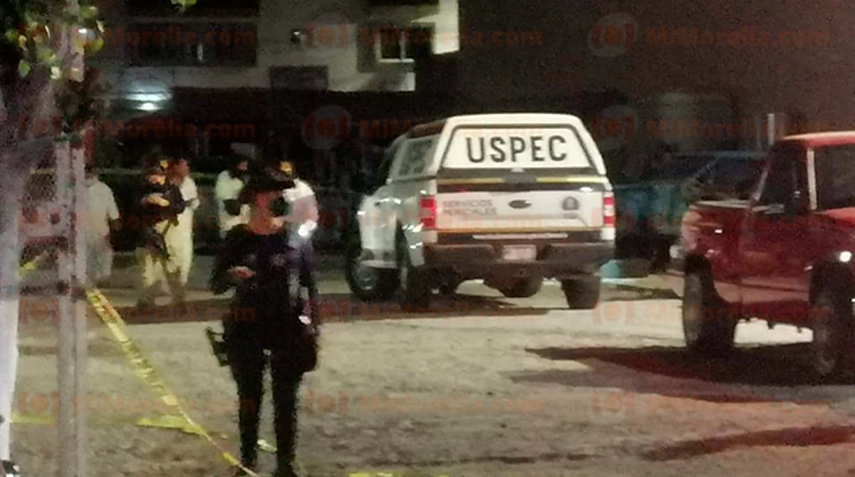 Hallan a hombre muerto junto a una pistola en la vía pública, en Morelia