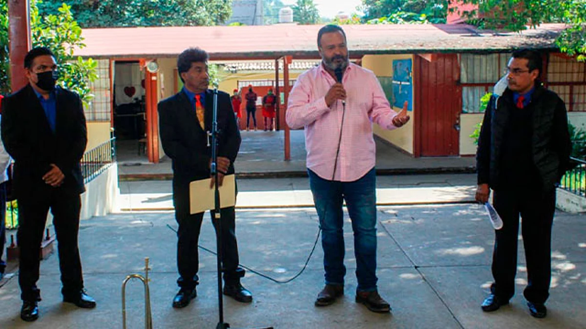 Se realizará una limpieza, poda de maleza, retiro de escombro y basura, así como revisar equipo de cómputo, entre otras peticiones de las autoridades del plantel