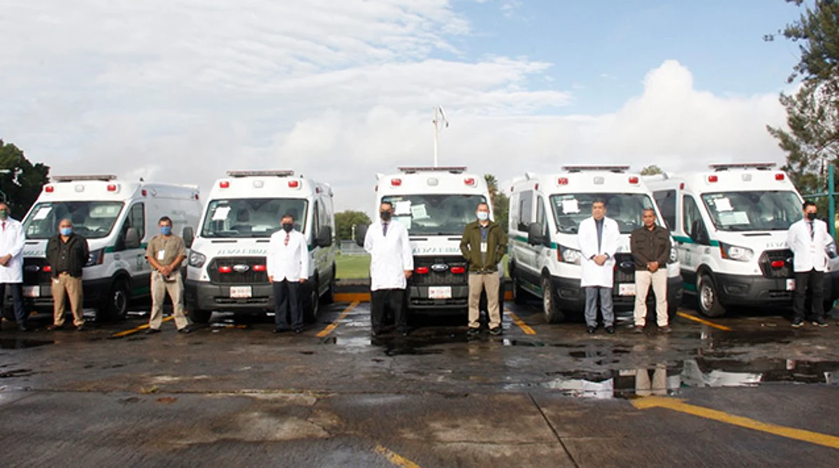 Entrega IMSS Michoacán cinco nuevas ambulancias