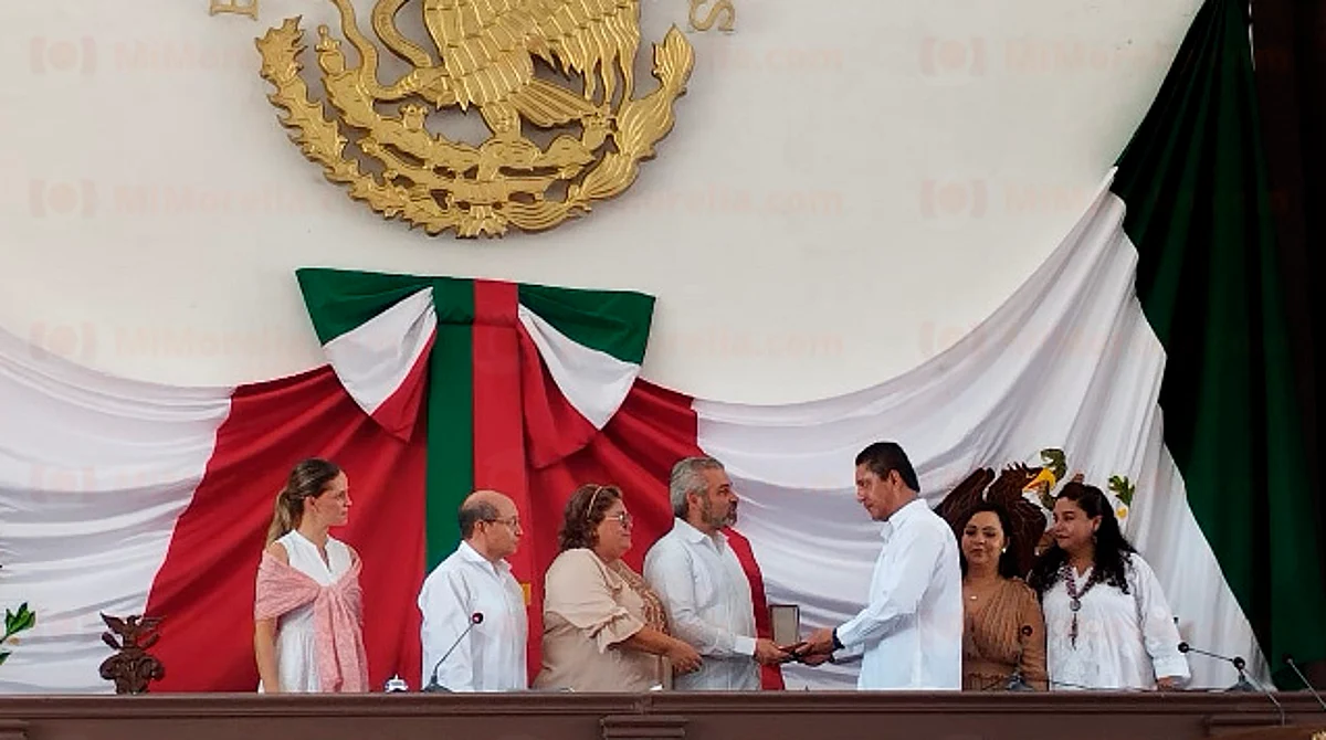Recibe UMSNH presea Constitución 1814