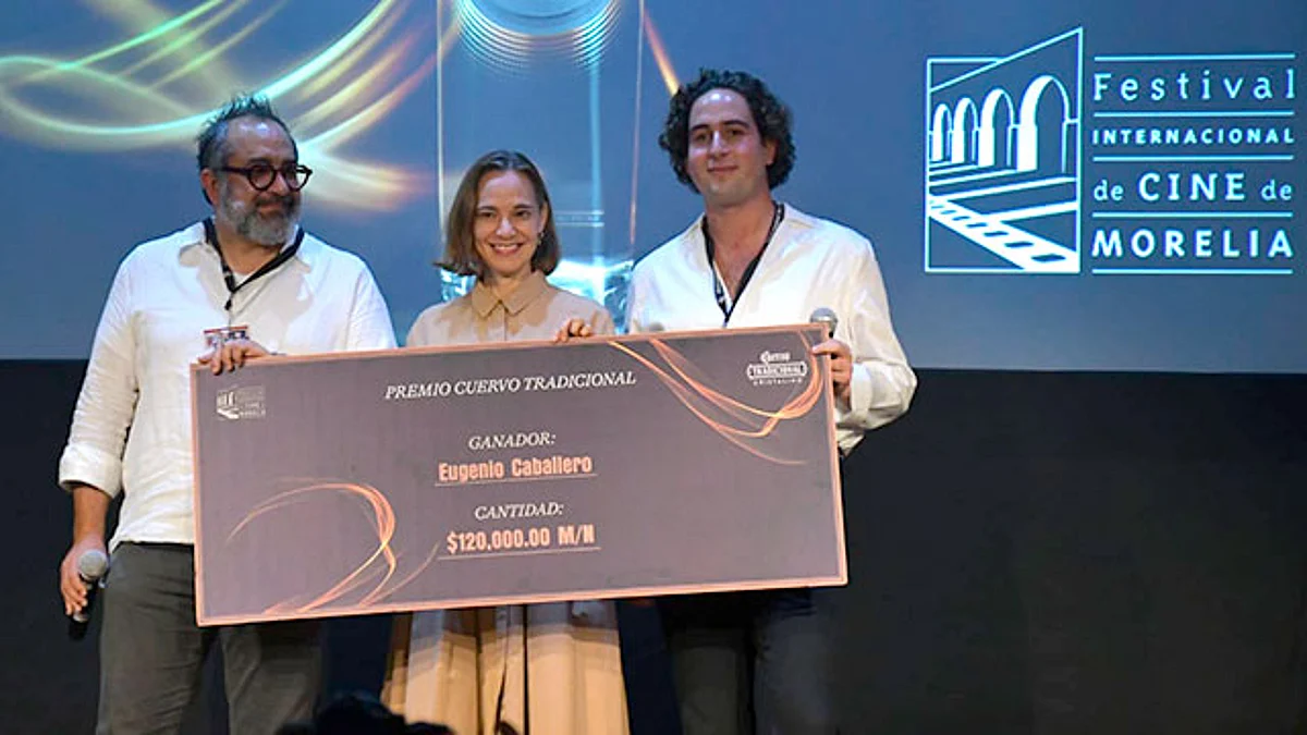 Eugenio Caballero, estudió Historia del Arte e Historia del Cine en Florencia