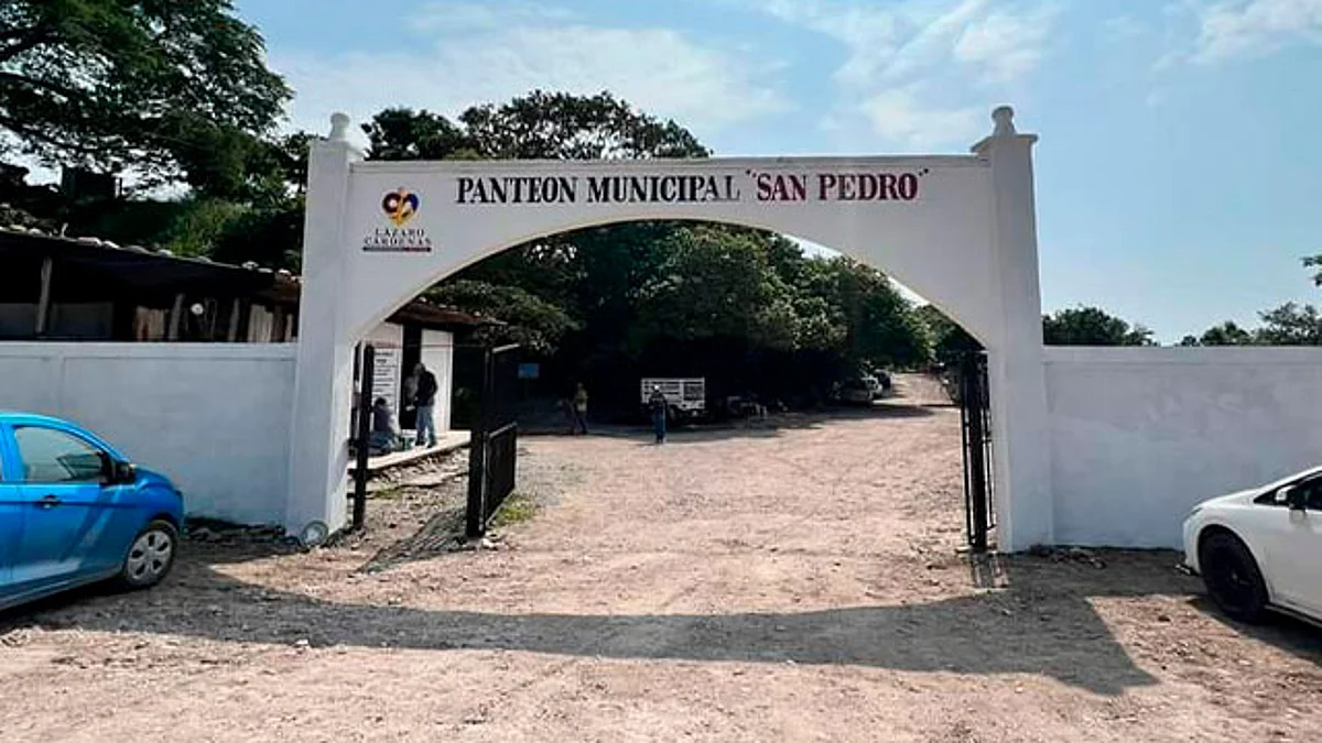 Listo operativo de seguridad en panteones de Lázaro Cárdenas