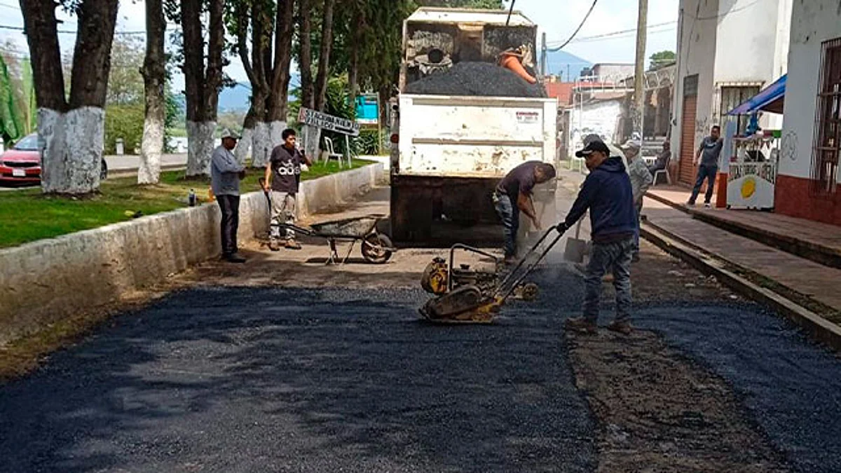 La SCOP realiza acciones de bacheo aislado en los accesos al embarcadero (calle Las Américas) y al muelle San Pedrito de Pátzcuaro