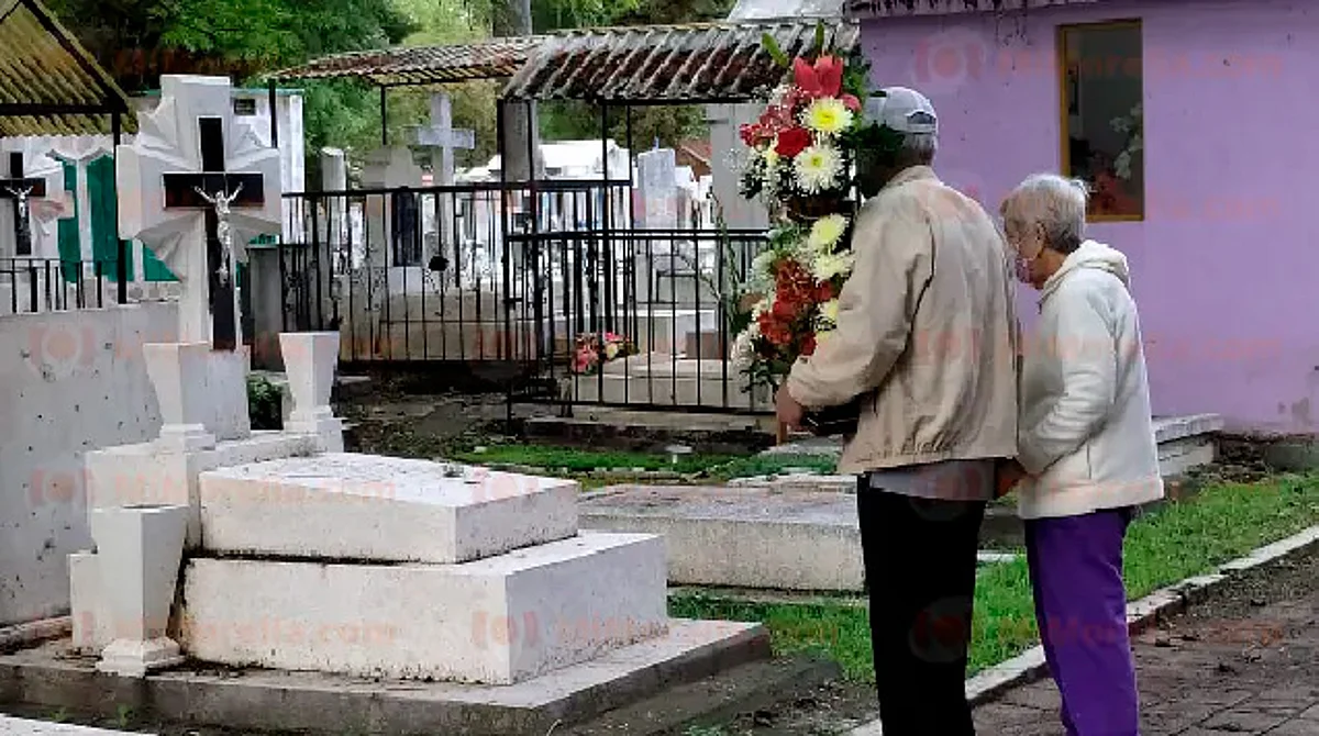Sin venta de alcohol, en Días de Muertos en panteón de Morelia