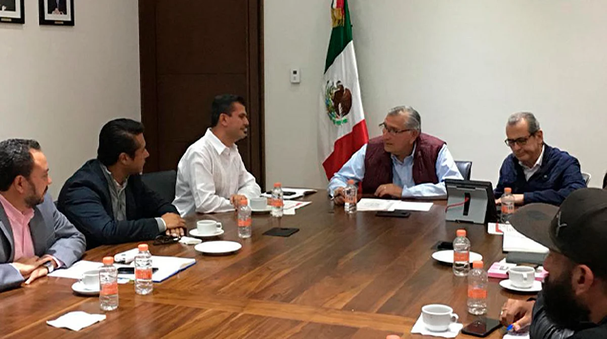Gobiernos de Michoacán y federal establecen diálogo con comisión de la CNTE