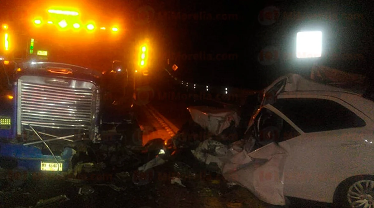 Muere una persona en accidente en paso provisional de la Siglo XXI en Michoacán