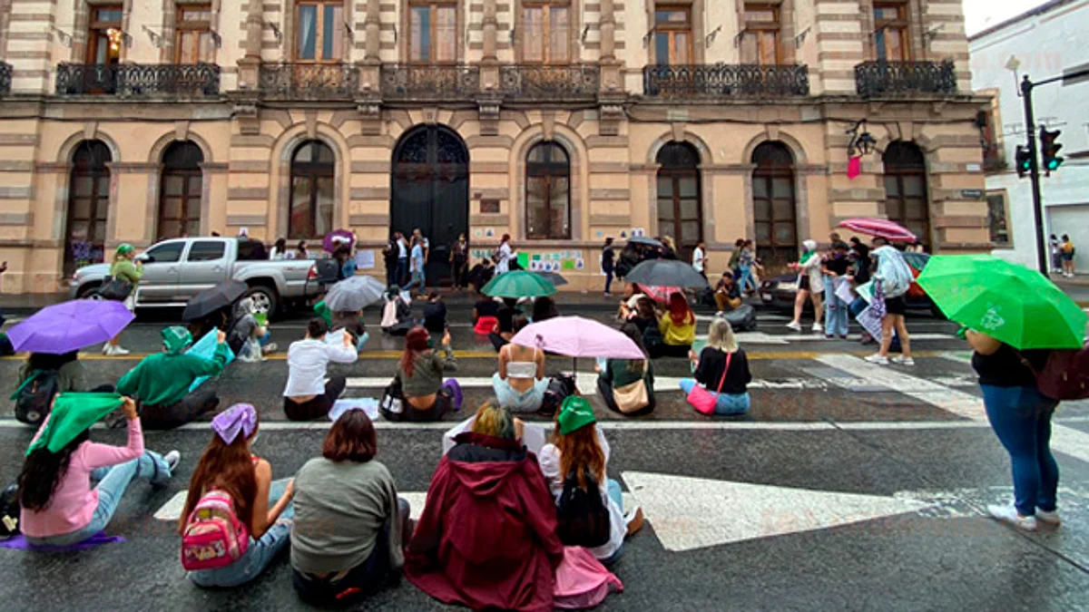 Sin cárcel pero con trabajo comunitario; Congreso buscará "despenalización" del aborto