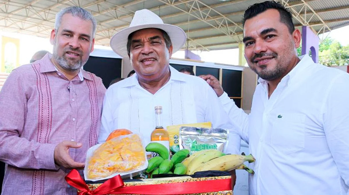 Sin coyotaje, damnificados reciben apoyos económicos en tiempo récord: alcalde de Aquila