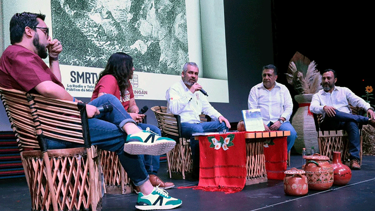 Presenta Bedolla audiolibro “Memorias de un Colono” en Apatzingán
