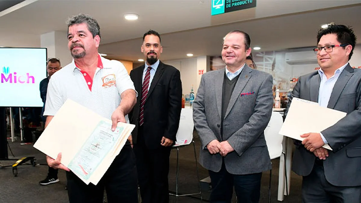 Se entregaron acreditaciones correspondientes al curso Análisis de costos, fijación de precios y rendimientos en la industria de la panificación, a 10 integrantes de ese gremio