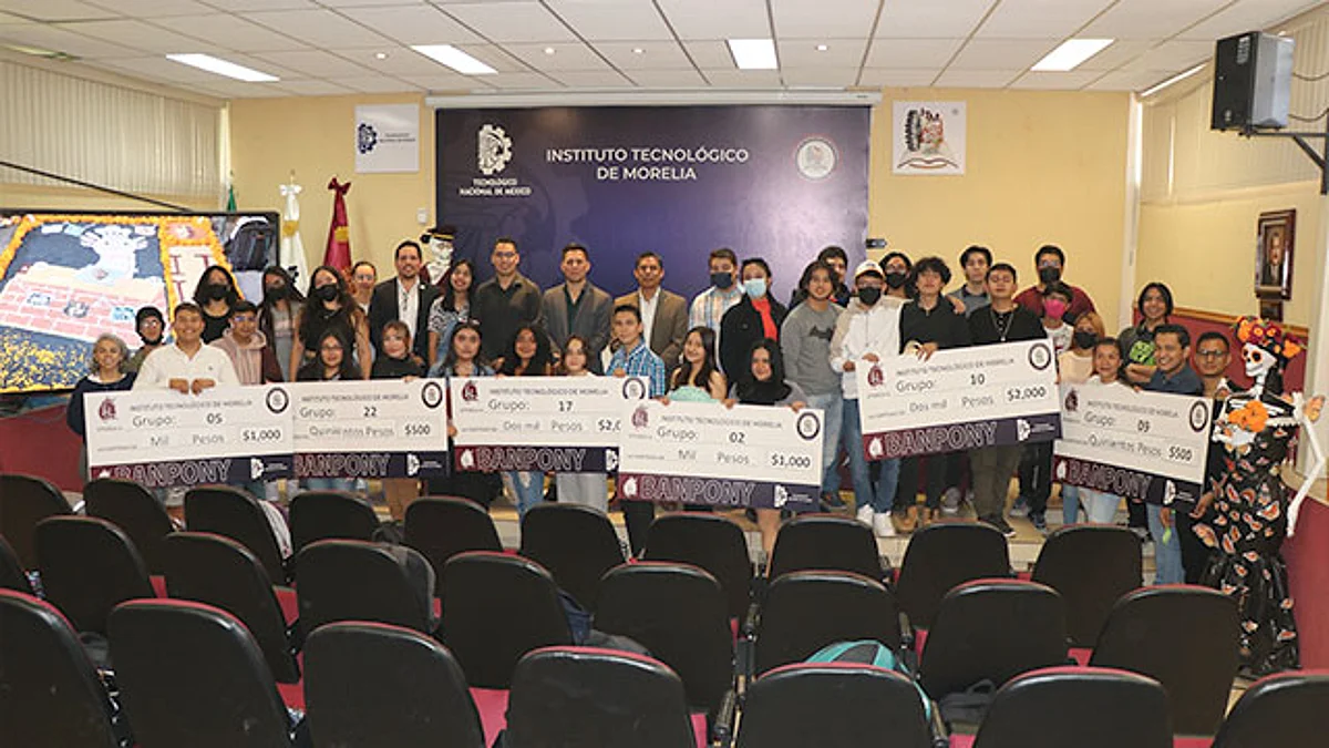 Autoridades de la institución educativa entregaron los premios a los tres primeros lugares de cada categoría