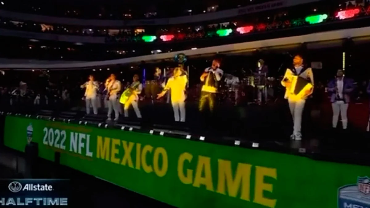 Abuchean a Grupo Firme en el medio tiempo de 49ers vs Cardinals en el Azteca