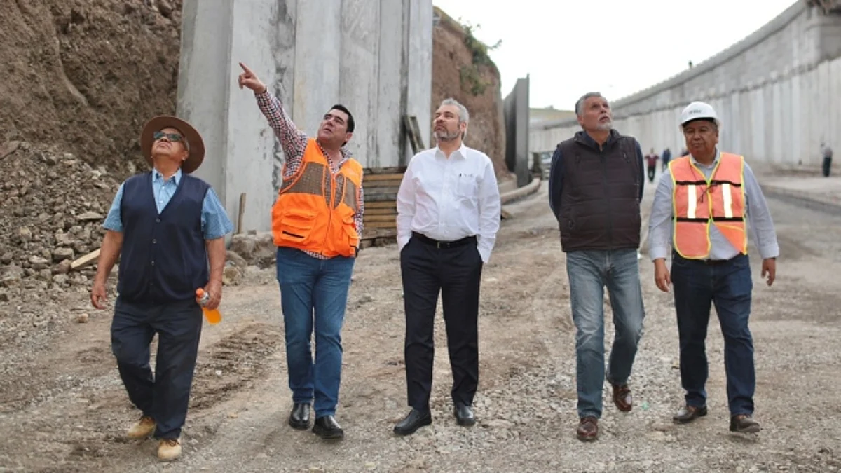 El mandatario recorrió la infraestructura para constatar los avances de esta vialidad
