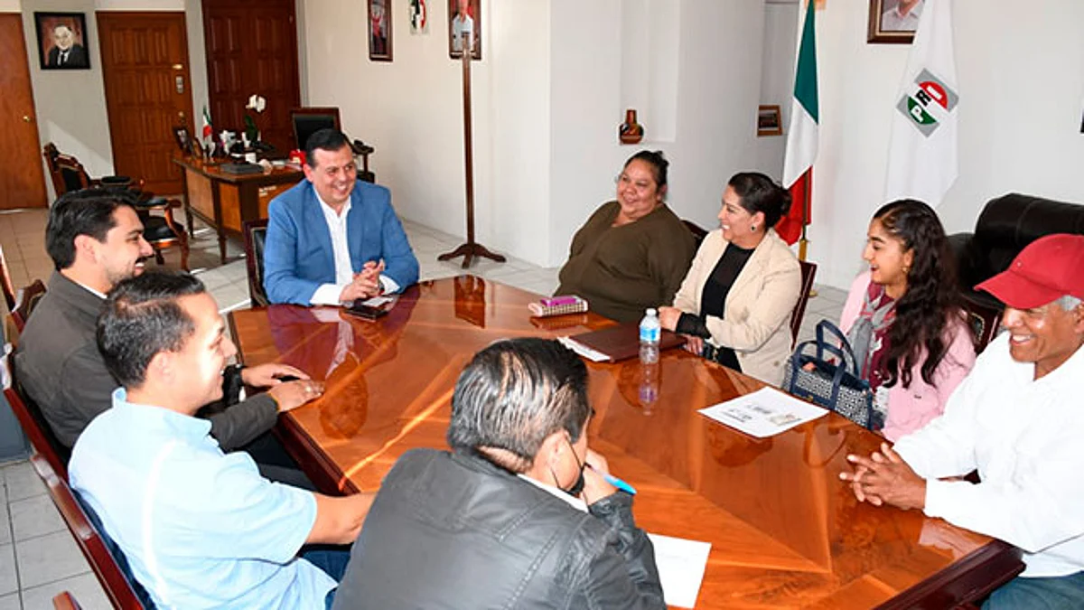 Se afilian al PRI exdirigente del PVEM y ex regidora del PRD de Charapan
