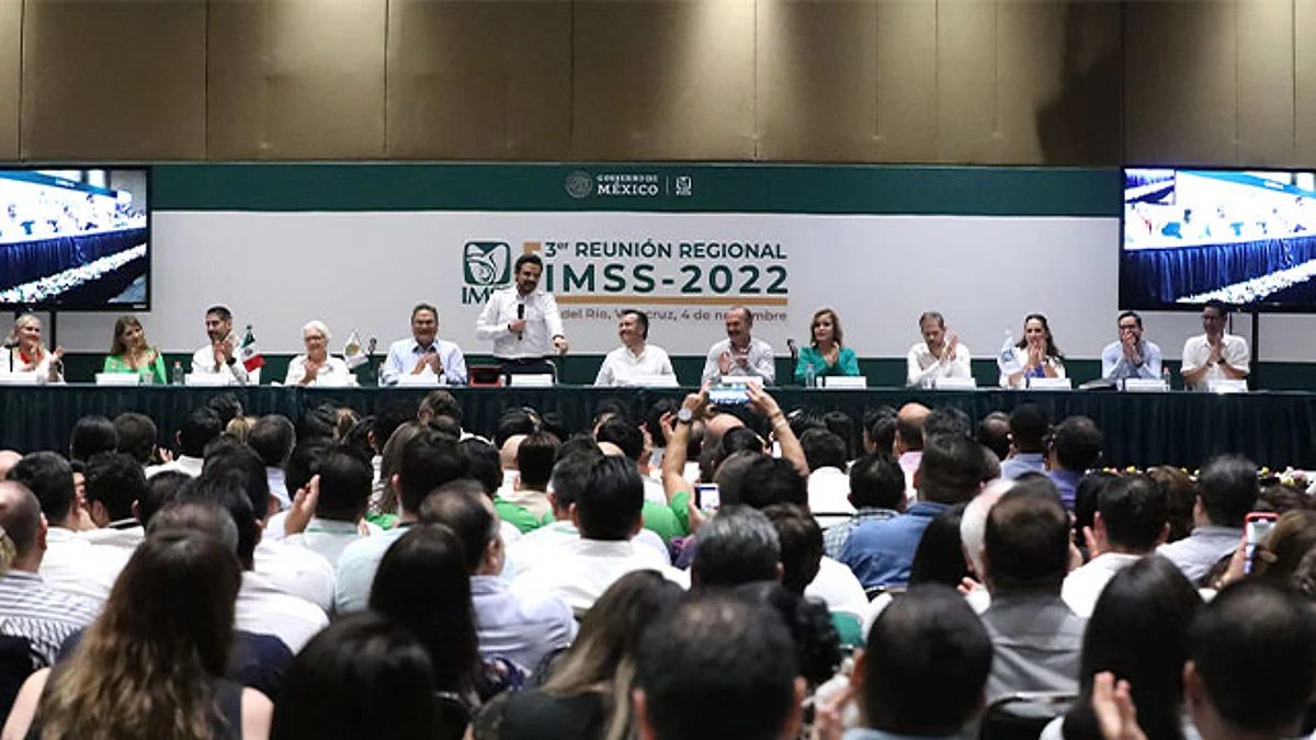 El gobernador de Veracruz, Cuitláhuac García Jiménez, dijo que en la entidad se han invertido mil 309 millones de pesos para mejoramiento de seis hospitales, 334 Centros de Salud y 16 Unidades de Apoyo