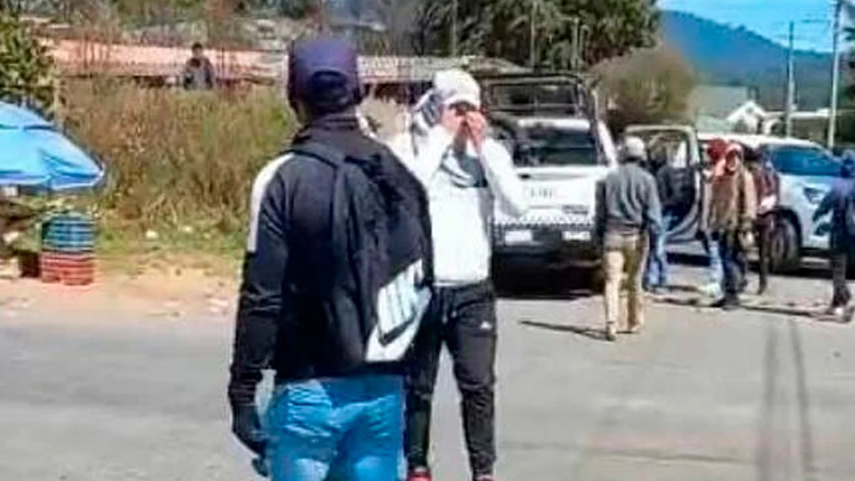 Ahora en Nahuatzen, normalistas enfrentan a fuerzas de seguridad indígenas