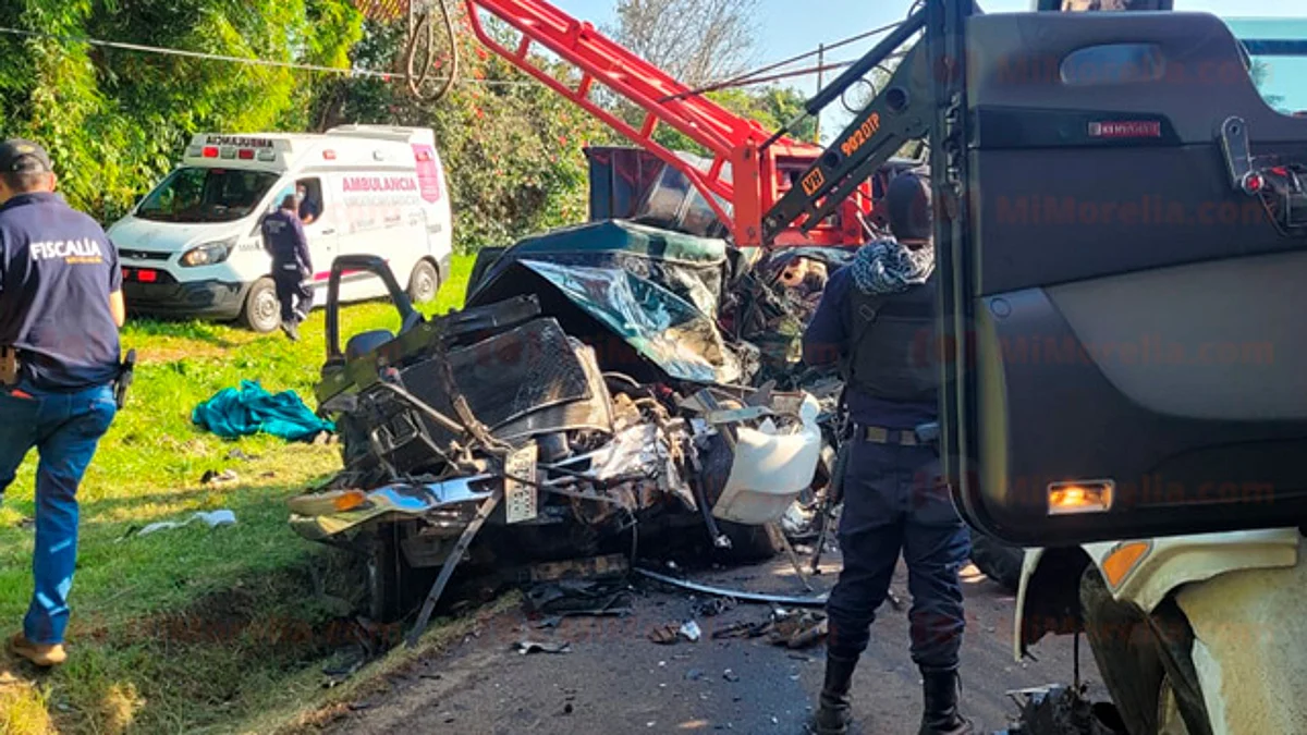 4 muertos y 8 heridos, en fatal accidente en carretera de Michoacán