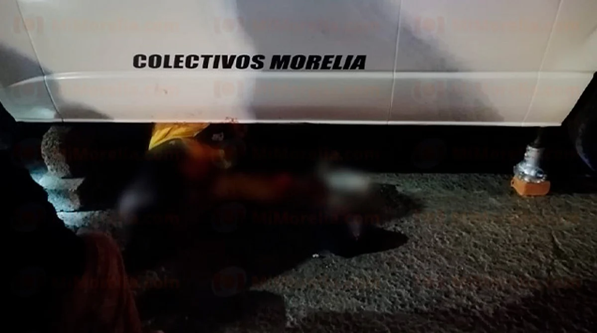 Combi atropella a dos peatones, en Morelia