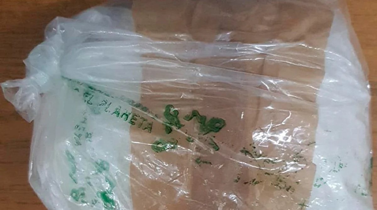 Los detienen con armas y droga tras agredir a policías en carretera de Michoacán