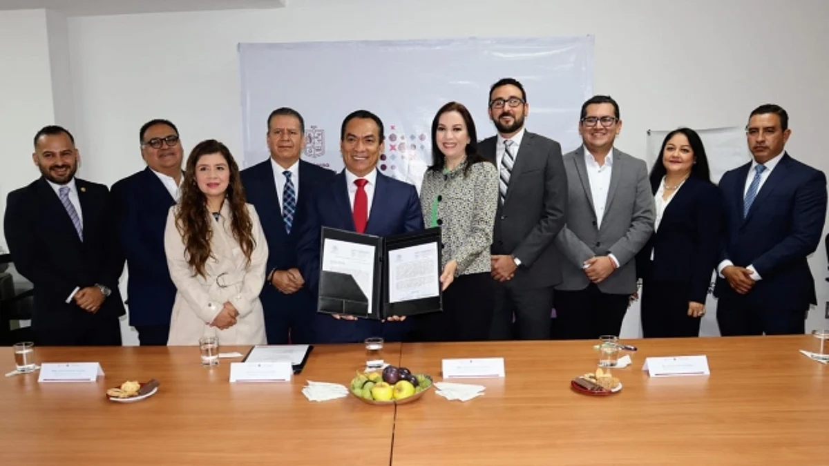 Entrega IEMSySEM dictamen positivo de la Maestría en Derecho Penal y Procesal Penal