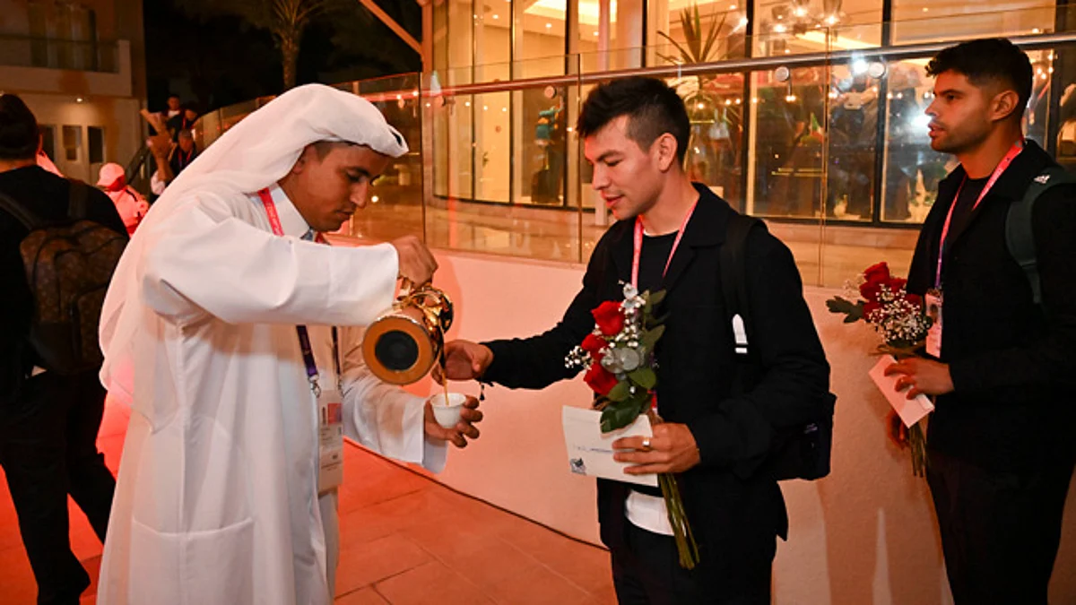 La Selección Mexicana ya está en Qatar; los reciben con flores y bebida