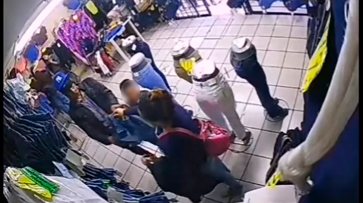 Pareja de "ratas" usa a niño para simular ser familia y robar, en Morelia