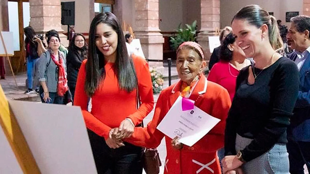 Ahora, los dibujos de Angelita protagonizan una exposición en el patio principal del Congreso de Michoacán