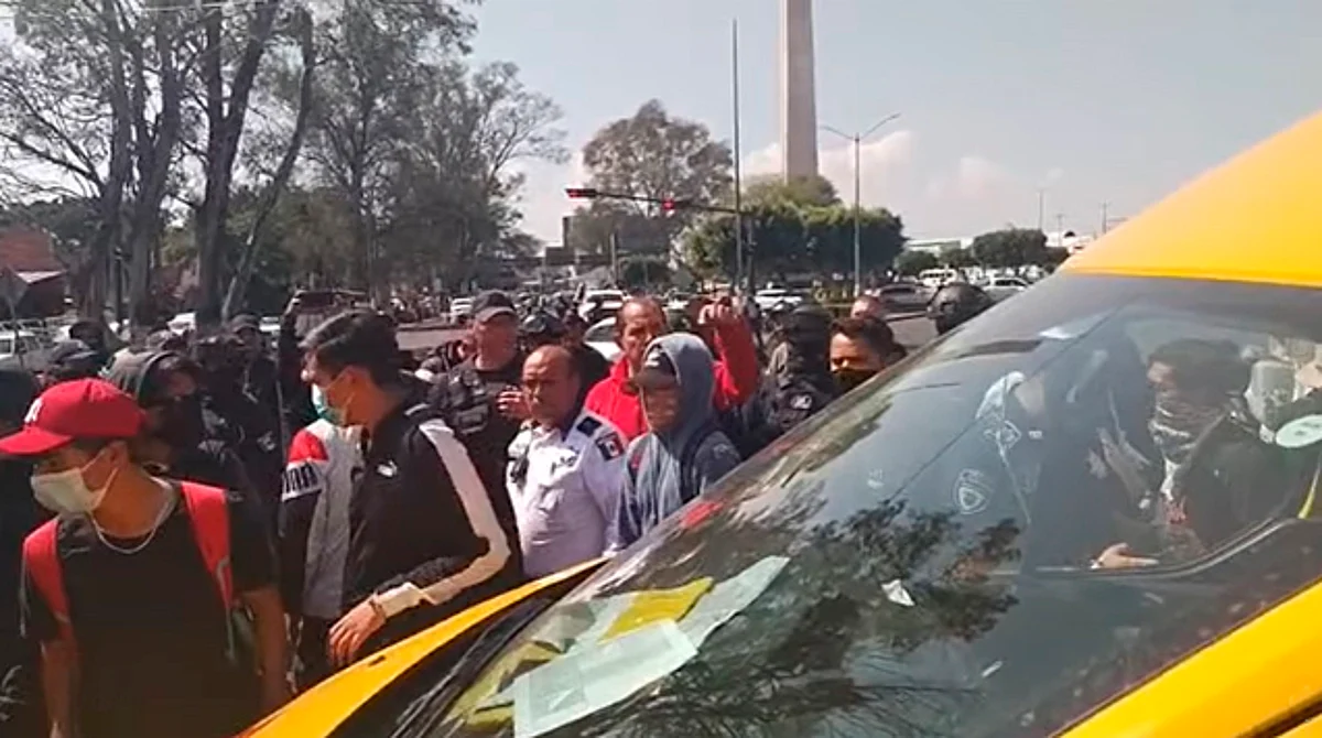 Recupera Policía Morelia 4 vehículos retenidos por supuestos normalistas
