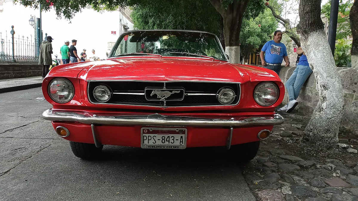 Este sábado, exposición de autos clásicos frente a la Catedral de Morelia