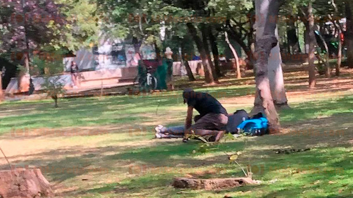 Estudiantes encaran a presunto ladrón en el Bosque; las amenaza con usar un cuchillo