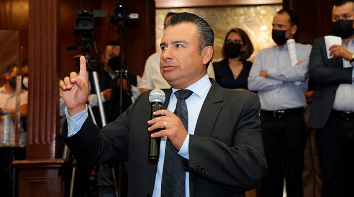 Se reducirían el número de regidores, diputados y senadores