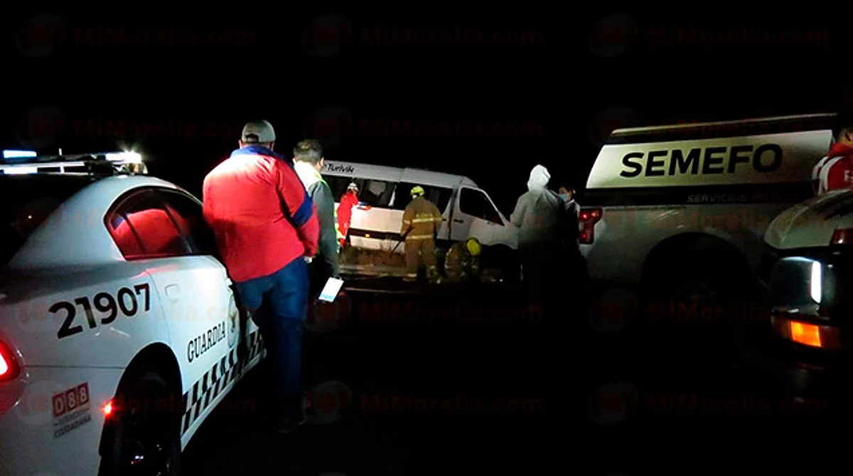 Identifican a chofer de combi turística accidentada en la Pátzcuaro-Cuitzeo