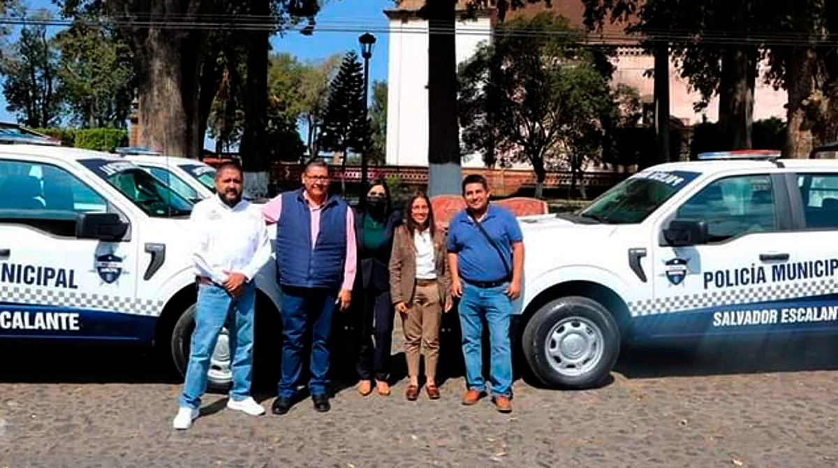 Recibe Salvador Escalante dos patrullas equipadas