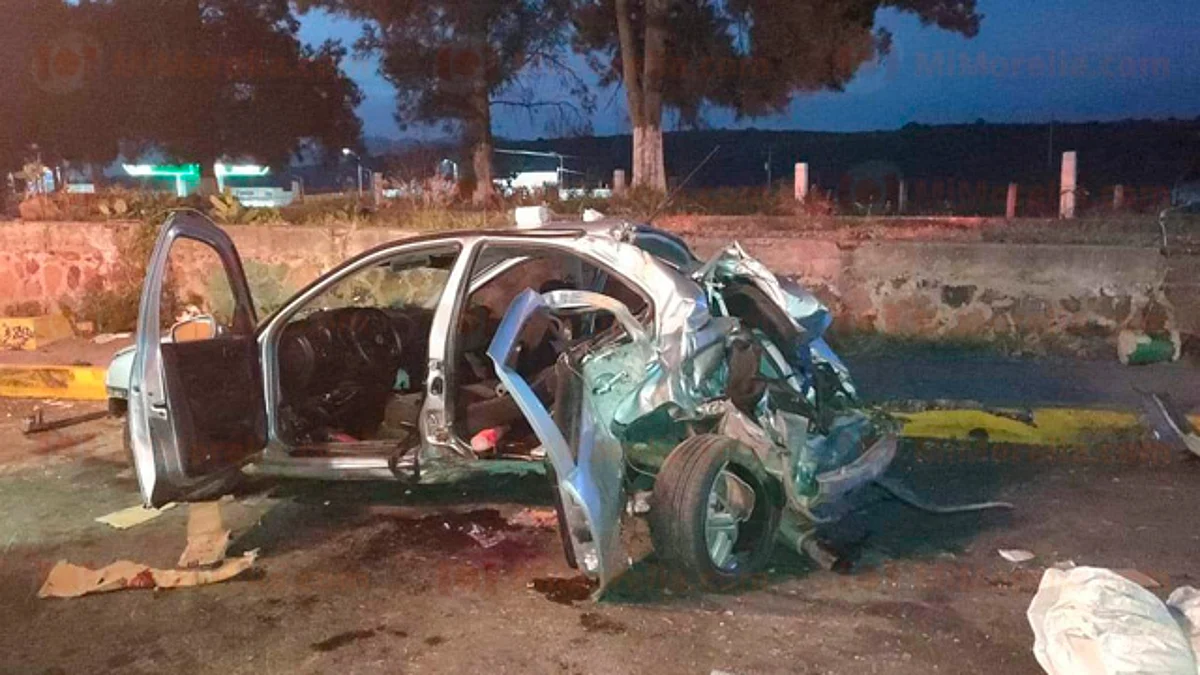 Se accidenta tráiler sin frenos a la altura de Zinapécuaro