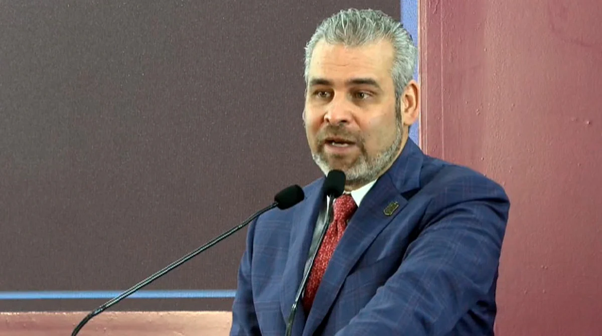 Políticos que defienden al INE, mismos que "cometían los fraudes": Bedolla