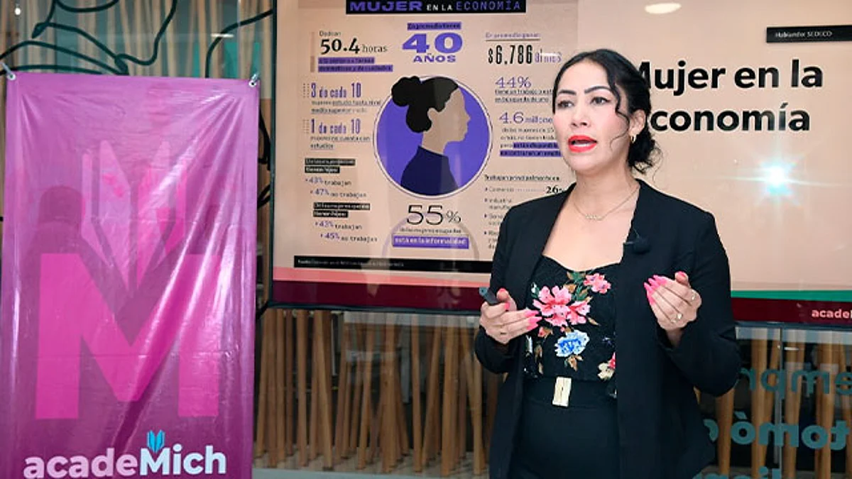 Minerva Frutis, especialista en desarrollo empresarial, maestra en sexualidad y equidad de género, expuso la charla Empoderamiento de la mujer desde la autonomía económica
