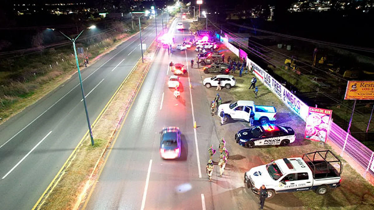 Durante las acciones operativas se aseguraron en distintos hechos a tres hombres en posesión de un arma de fuego, 2 kilos de marihuana y 300 gramos de metanfetamina