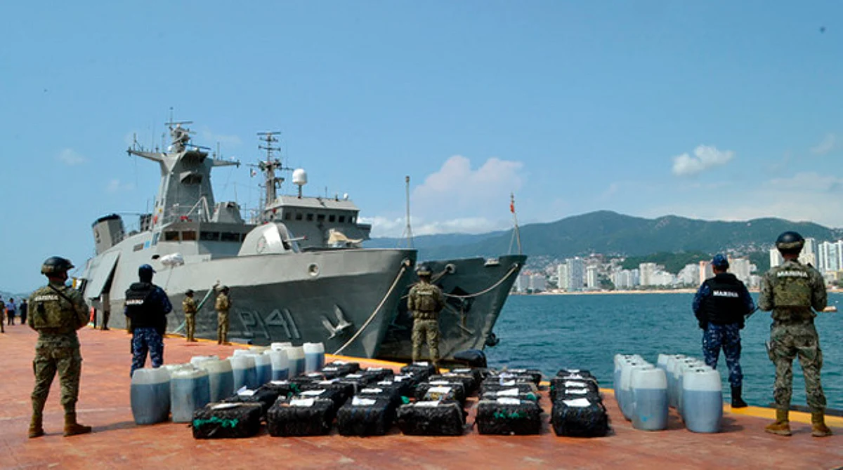 Marina asegura más de una tonelada de droga en costas de Guerrero