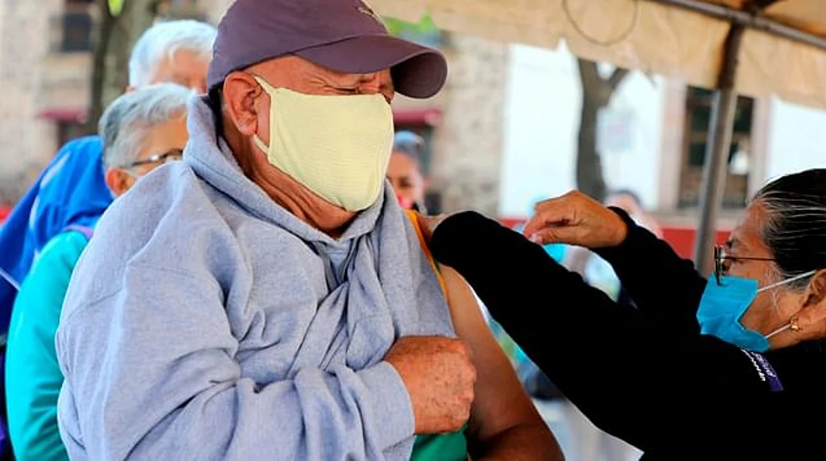 Inicia aplicación de refuerzo adicional anticovid para mayores de 60 años en Michoacán