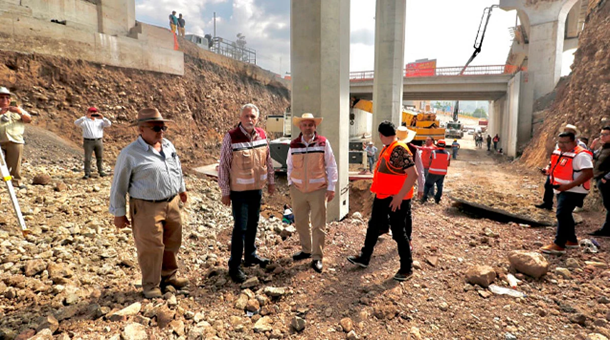 Supervisa Bedolla construcción de Distribuidor Vial de Mil Cumbres; pide acelerar la obra