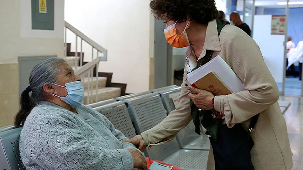 Aplicar encuestas sobre satisfacción, recabar sugerencias, revisar cuatrimestralmente el estado de las instalaciones, entre las funciones que realizan avales ciudadanos