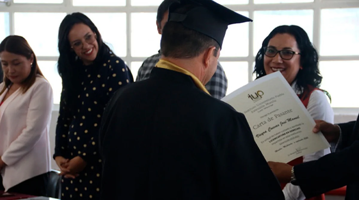 Culminan licenciatura en derecho cuatro internos del “David Franco”