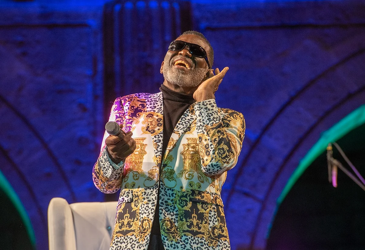Con concierto extraordinario, Barry I. White llena la Plaza Valladolid de Morelia
