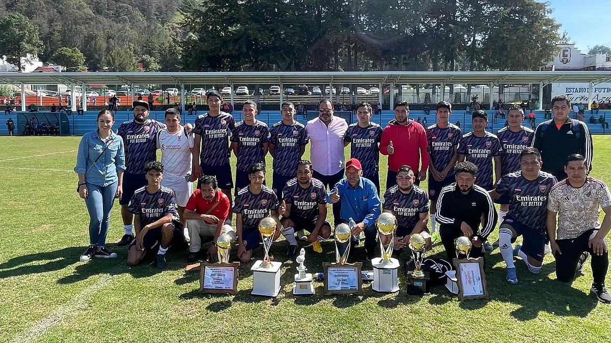 Refrenda Julio Arreola apoyo al deporte en inauguración de la Liga Municipal de Futbol en Pátzcuaro