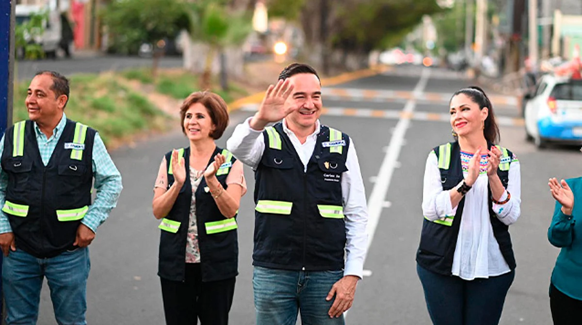 Presidente Carlos Soto inaugura pavimentación en la avenida del Árbol de Zamora