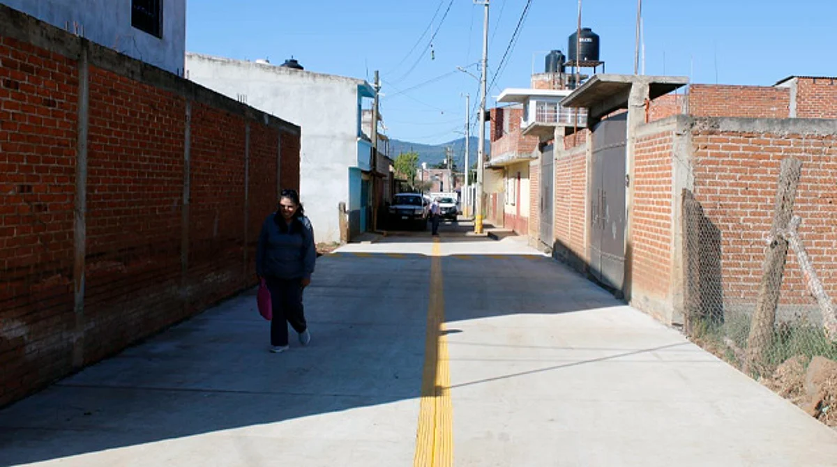 Inaugura Ayuntamiento de Pátzcuaro, pavimentación, drenaje y agua potable en Héroes Nacozari