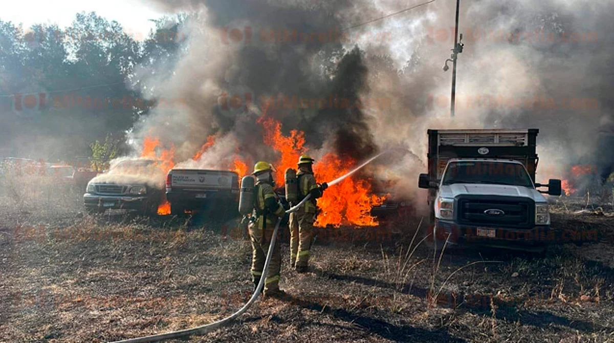 Se registra incendio en corralón de la Fiscalía del Estado, en Morelia