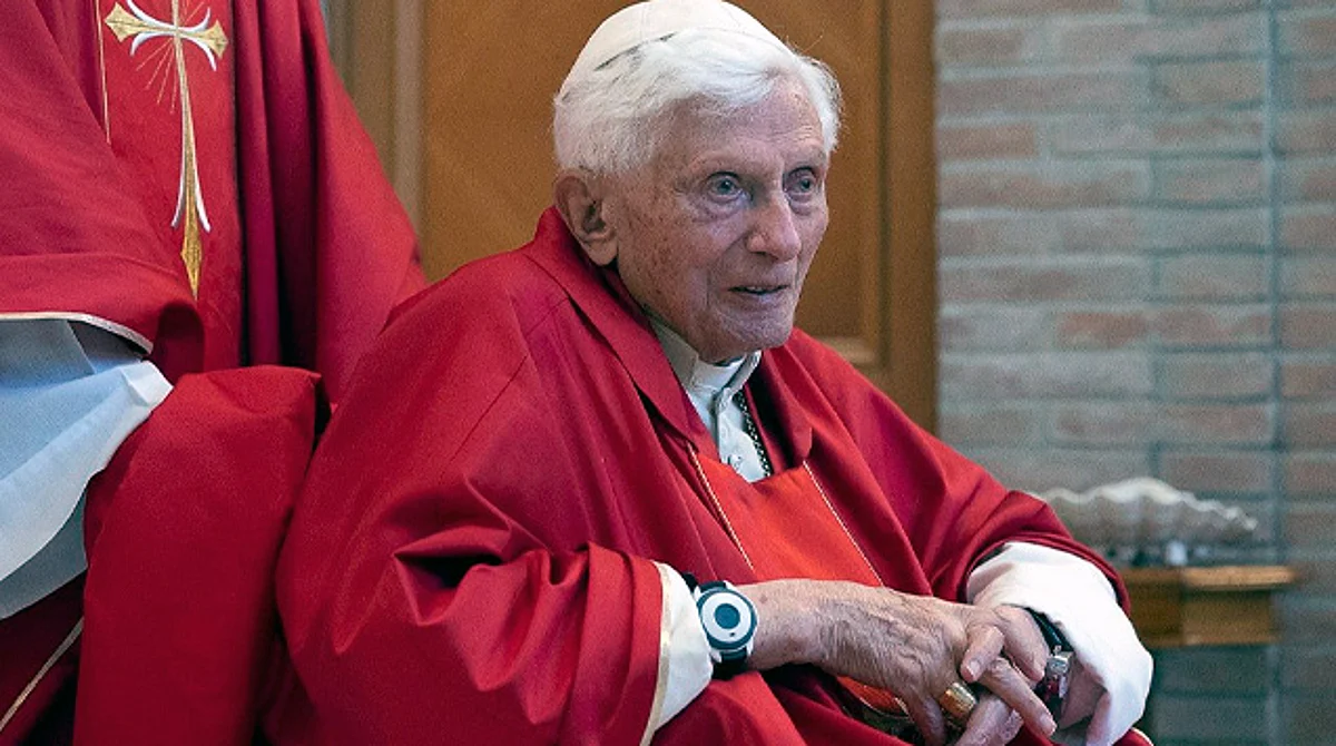 Papa emérito Benedicto XVI ha descansado bien y su estado es estable: Vaticano