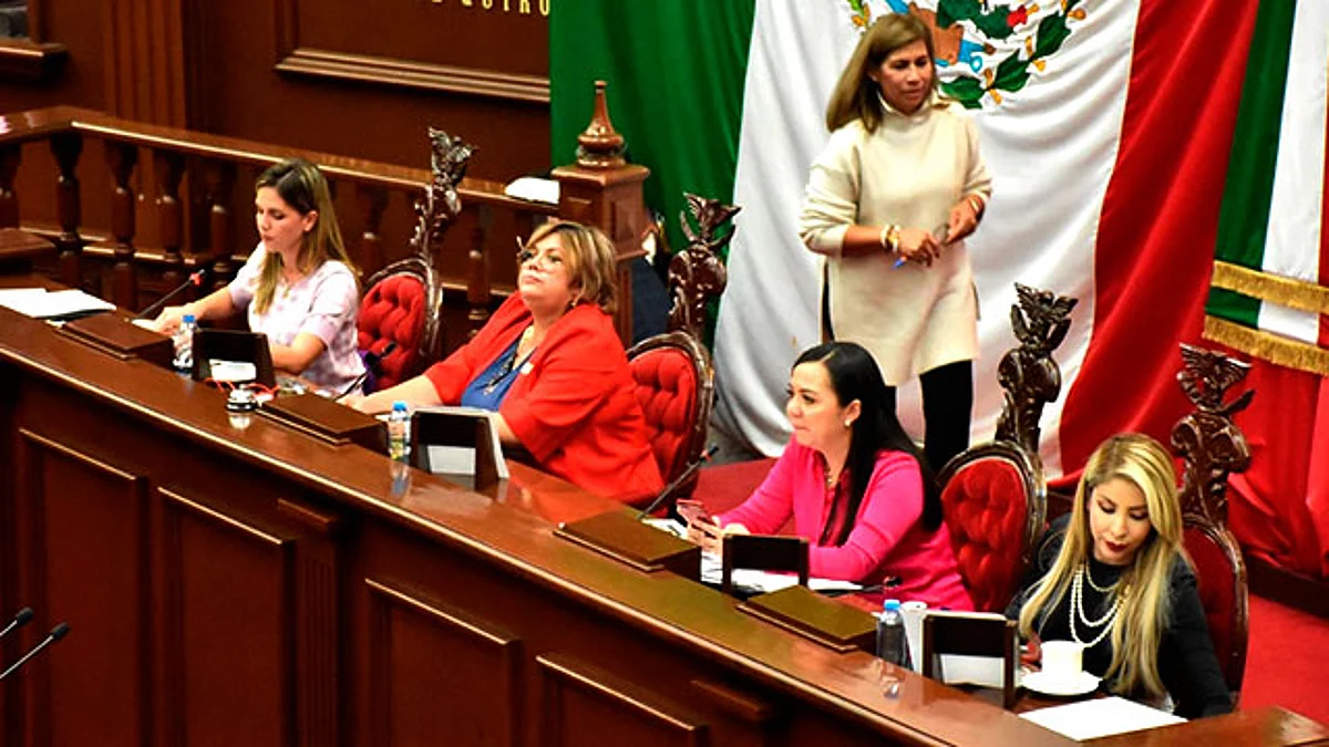 Reestructura Congreso de Michoacán Mesa Directiva y Comisiones de Dictamen